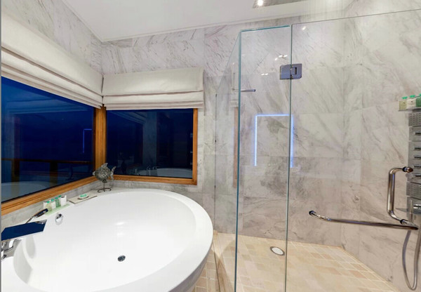 日落水上别墅-Sunset Water Villa 房型图片及房间装修风格(港丽|希尔顿·康莱德 Conrad Maldives Rangali)海岛马尔代夫 